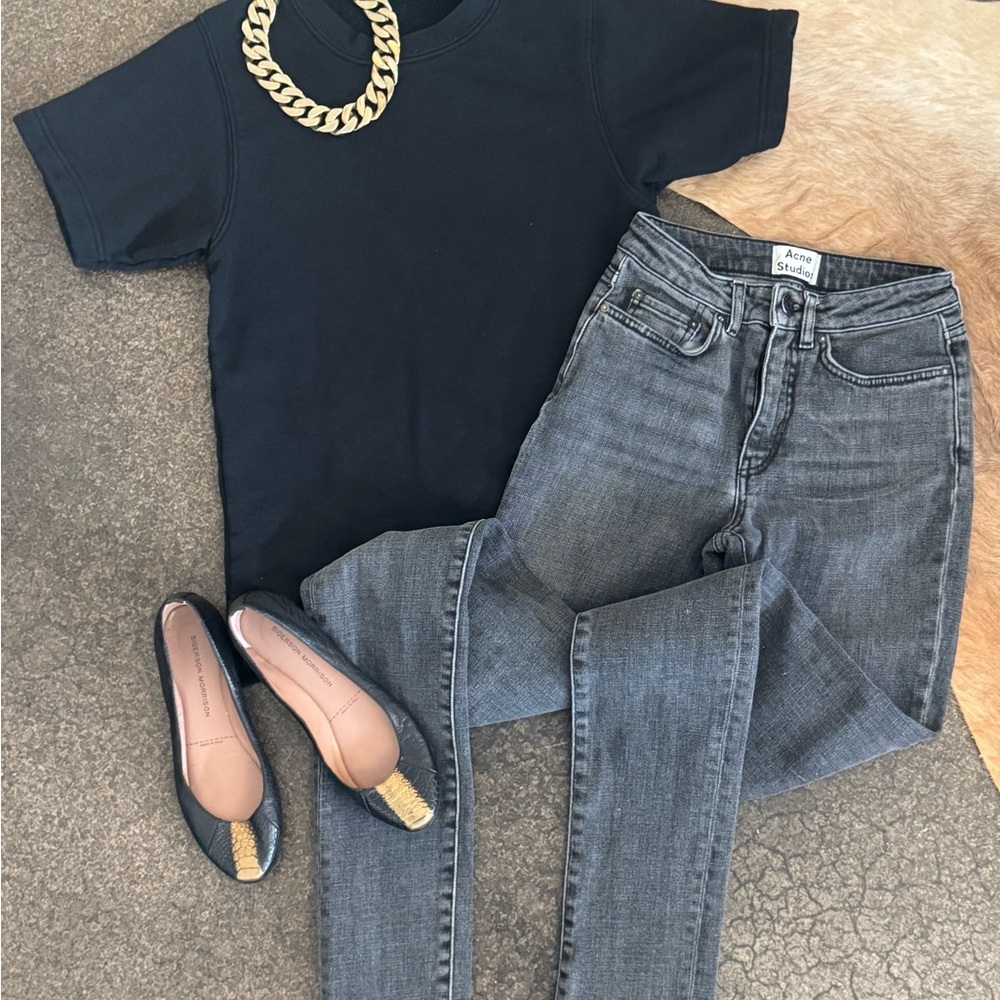 OAK black short sleeve sweatshirt
